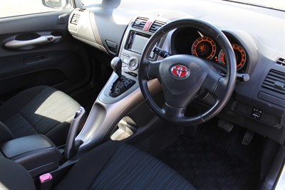 2009 Toyota Auris - Thumbnail
