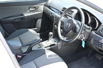 2005 Mazda Axela - Thumbnail