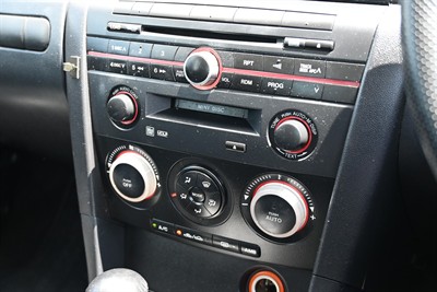 2005 Mazda Axela - Thumbnail