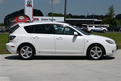 2005 Mazda Axela - Thumbnail