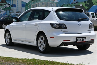 2005 Mazda Axela - Thumbnail