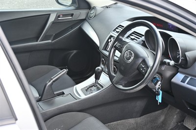 2010 Mazda Axela - Thumbnail