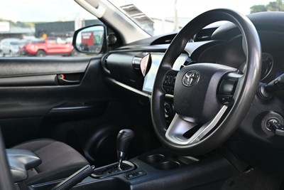 2017 Toyota Hilux - Thumbnail