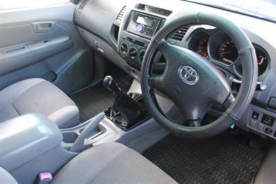 2005 Toyota Hilux - Thumbnail