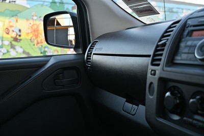 2010 Nissan Navara - Thumbnail