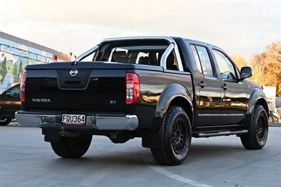 2010 Nissan Navara - Thumbnail