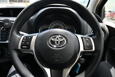 2016 Toyota Yaris - Thumbnail