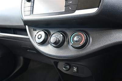 2016 Toyota Yaris - Thumbnail