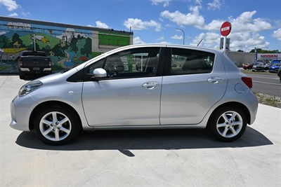 2016 Toyota Yaris - Thumbnail