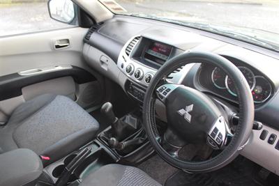 2011 Mitsubishi Triton - Thumbnail