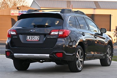 2018 Subaru Outback - Thumbnail