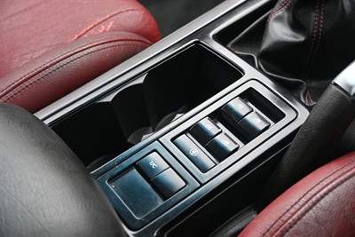 2004 Holden Commodore - Thumbnail