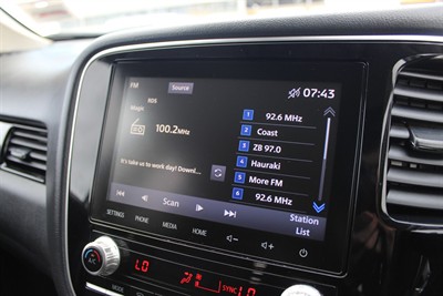 2021 Mitsubishi Outlander - Thumbnail