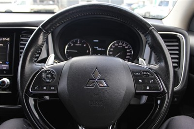 2021 Mitsubishi Outlander - Thumbnail