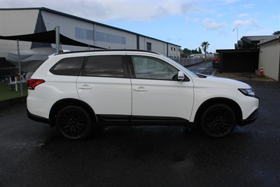 2021 Mitsubishi Outlander - Thumbnail