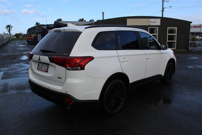 2021 Mitsubishi Outlander - Thumbnail