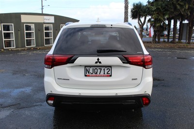 2021 Mitsubishi Outlander - Thumbnail
