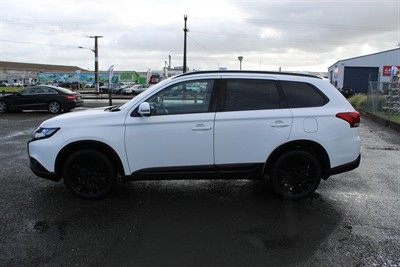 2021 Mitsubishi Outlander - Thumbnail