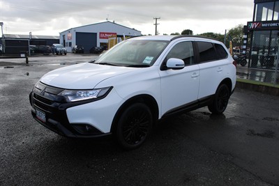 2021 Mitsubishi Outlander - Thumbnail