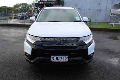 2021 Mitsubishi Outlander - Thumbnail