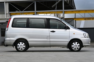 2000 Toyota Townace - Thumbnail