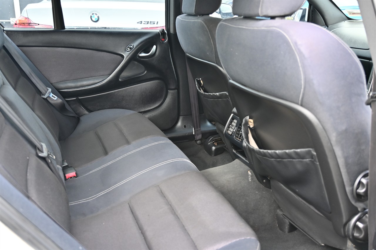 2004 Holden Commodore