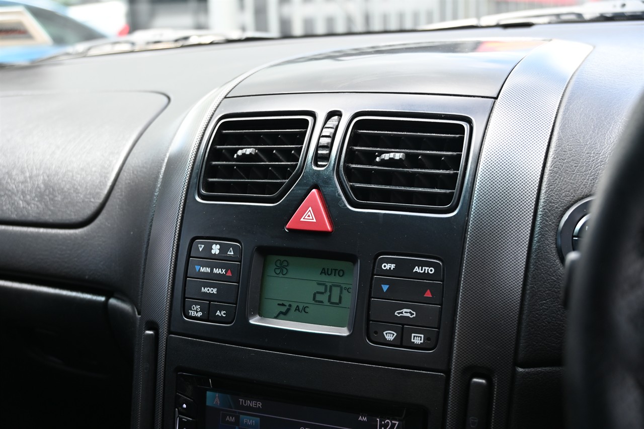 2004 Holden Commodore