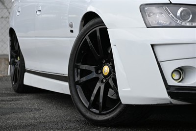 2004 Holden Commodore - Thumbnail