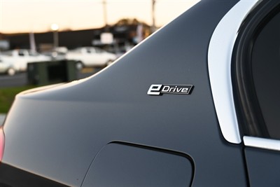 2017 BMW 330E - Thumbnail