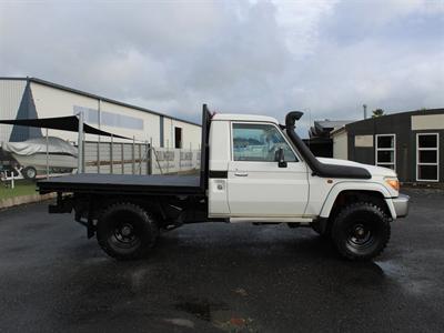 2015 Toyota Landcruiser - Thumbnail