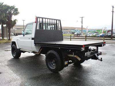2015 Toyota Landcruiser - Thumbnail