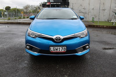 2018 Toyota Corolla - Thumbnail