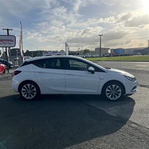 2019 Holden Astra - Thumbnail