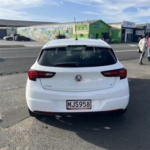 2019 Holden Astra - Thumbnail
