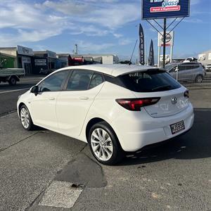 2019 Holden Astra - Thumbnail