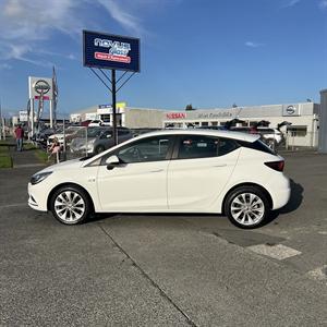 2019 Holden Astra - Thumbnail