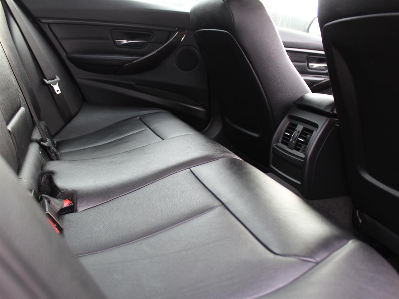 2012 BMW 320I