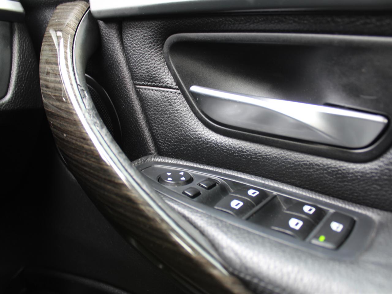 2012 BMW 320I