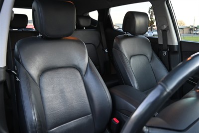 2017 Hyundai Santa Fe - Thumbnail