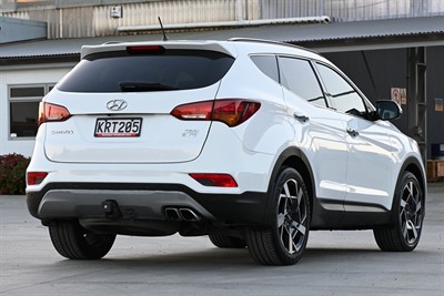2017 Hyundai Santa Fe - Thumbnail