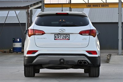 2017 Hyundai Santa Fe - Thumbnail