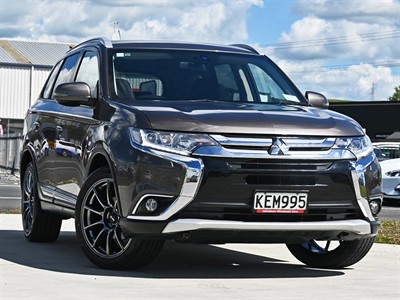 2016 Mitsubishi Outlander - Thumbnail