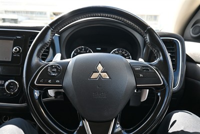 2016 Mitsubishi Outlander - Thumbnail