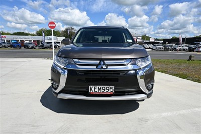 2016 Mitsubishi Outlander - Thumbnail