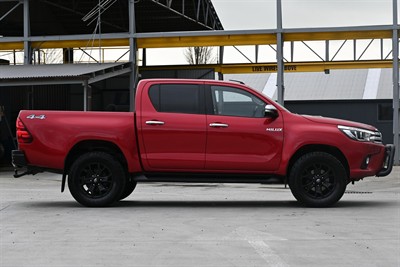 2017 Toyota Hilux - Thumbnail