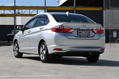 2015 Honda Grace - Thumbnail