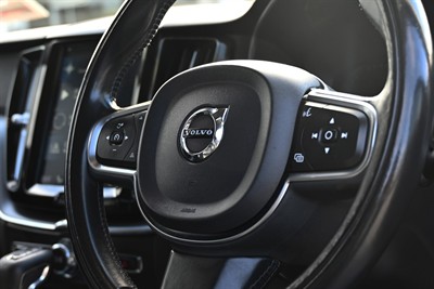 2020 Volvo Xc60 - Thumbnail