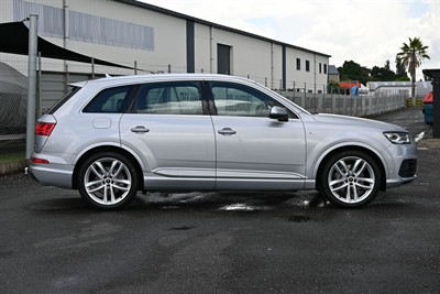 2017 Audi Q7 - Thumbnail