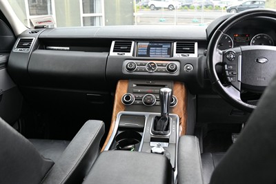 2010 Land Rover Range Rover - Thumbnail
