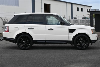 2010 Land Rover Range Rover - Thumbnail
